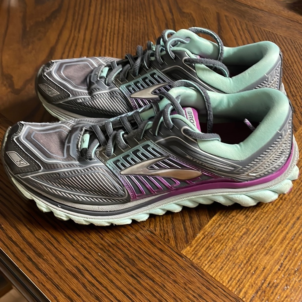 Women’s size 8 Brooks Glycerin G13 tennis shoe